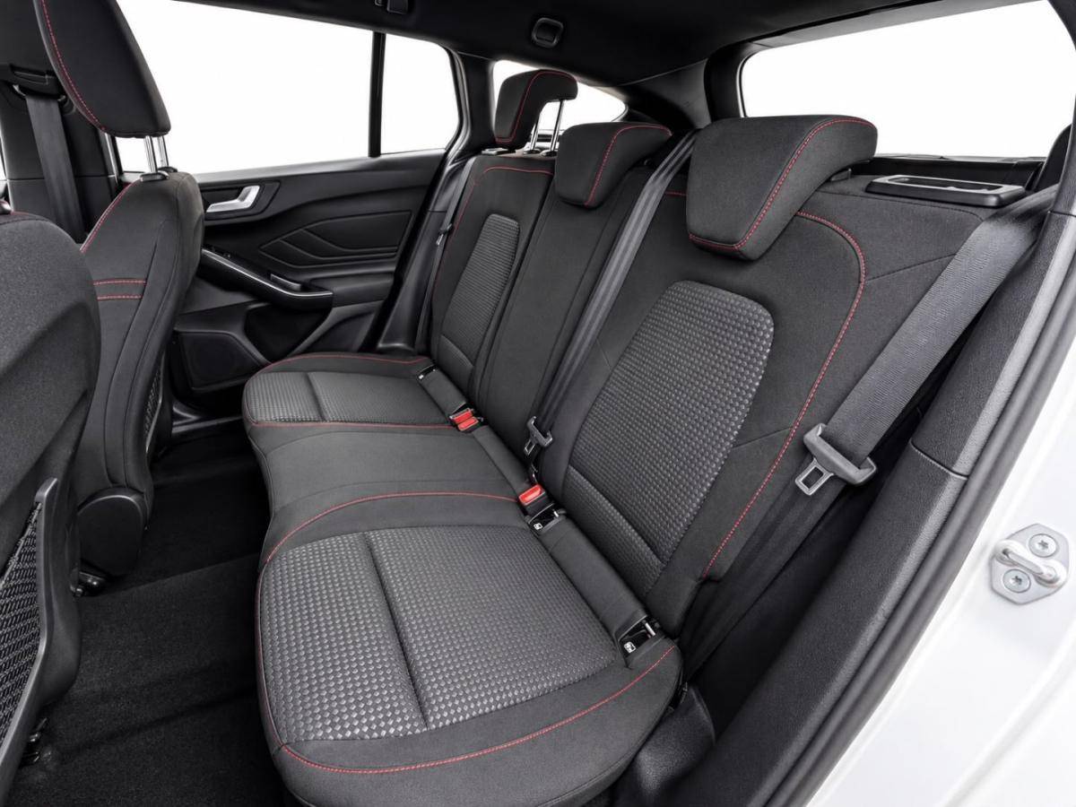 ford-focus-2023-hibrido-999cc
