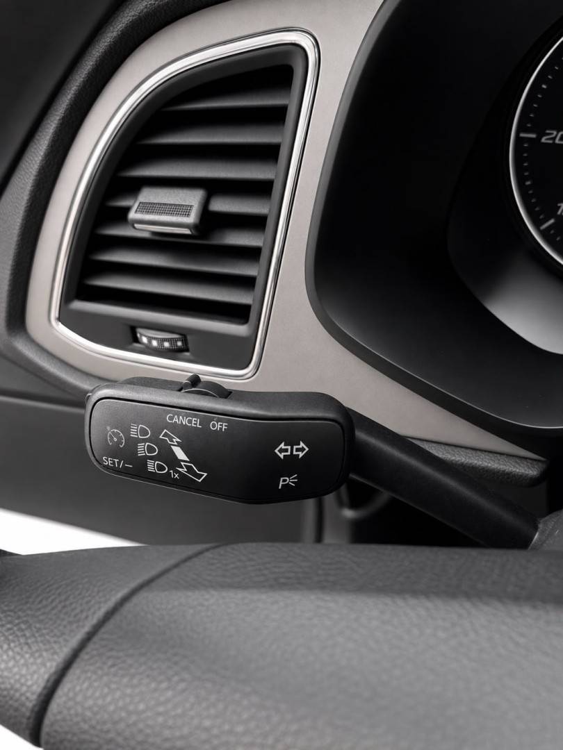 seat-leon-2019-diesel-1598cc