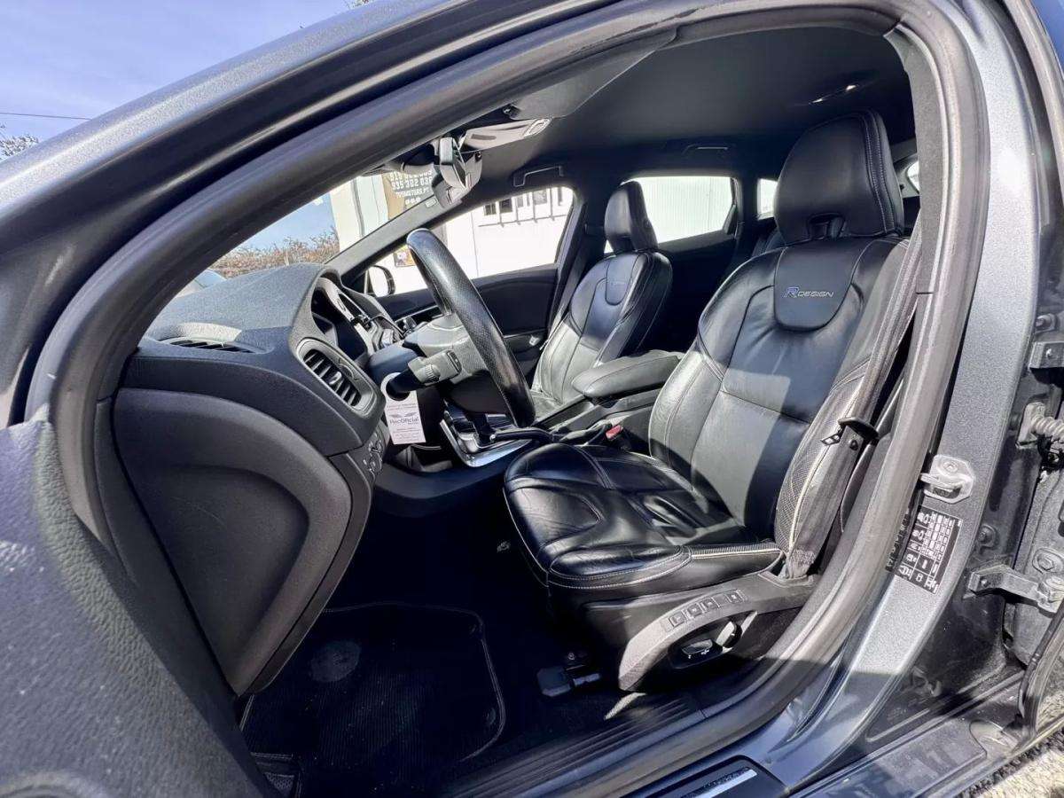 volvo-v40-2014-diesel-1560cc