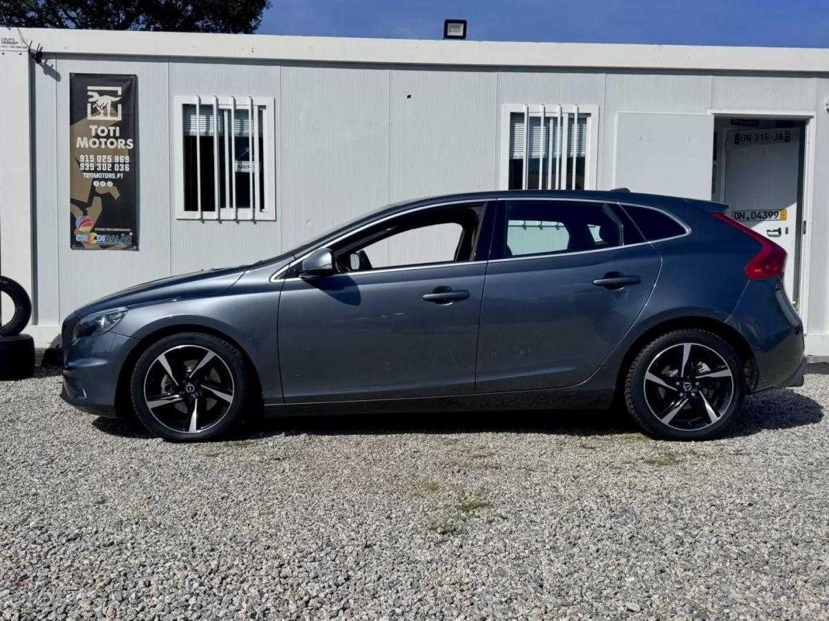 volvo-v40-2014-diesel-1560cc