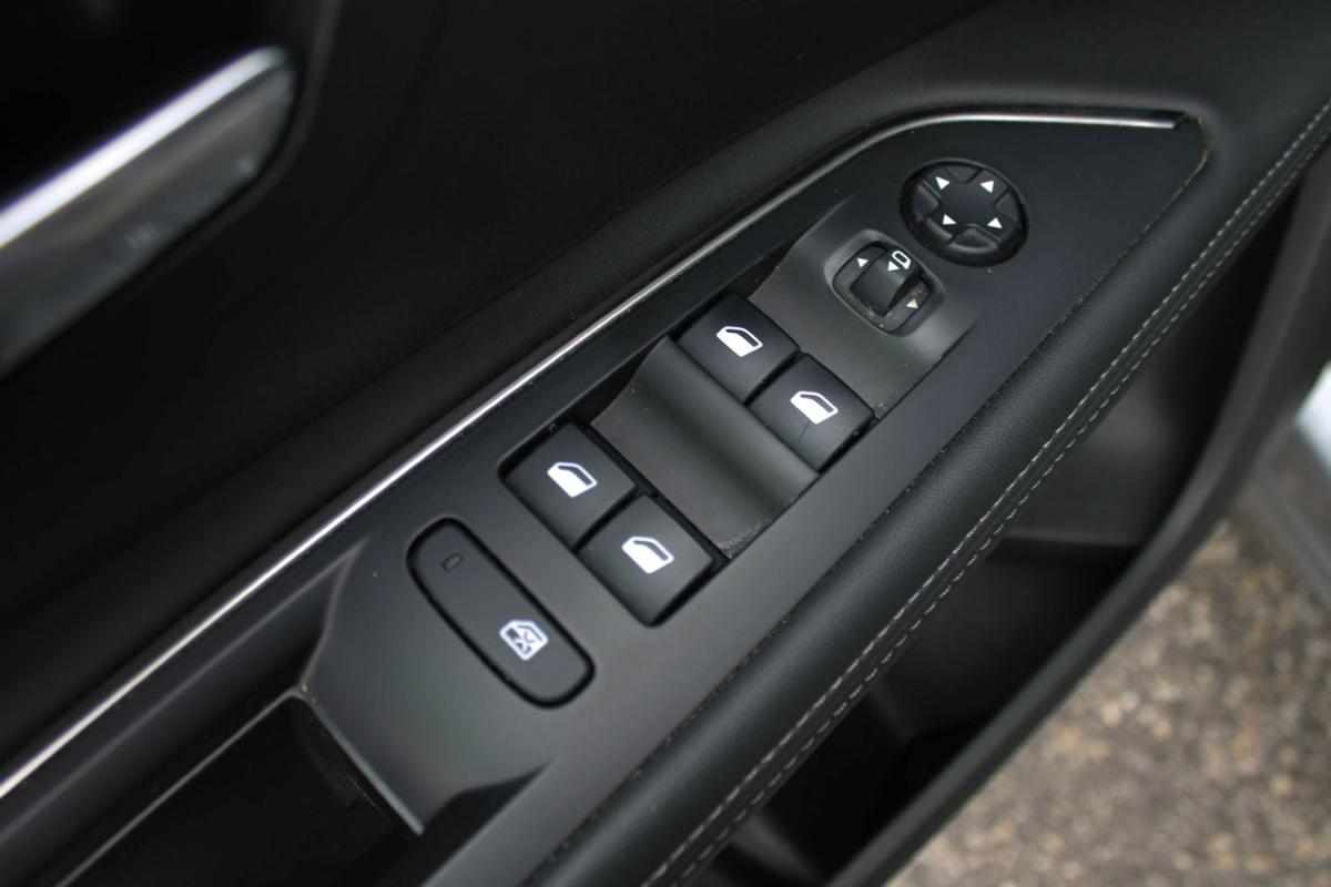 peugeot-5008-2019-diesel-1499cc