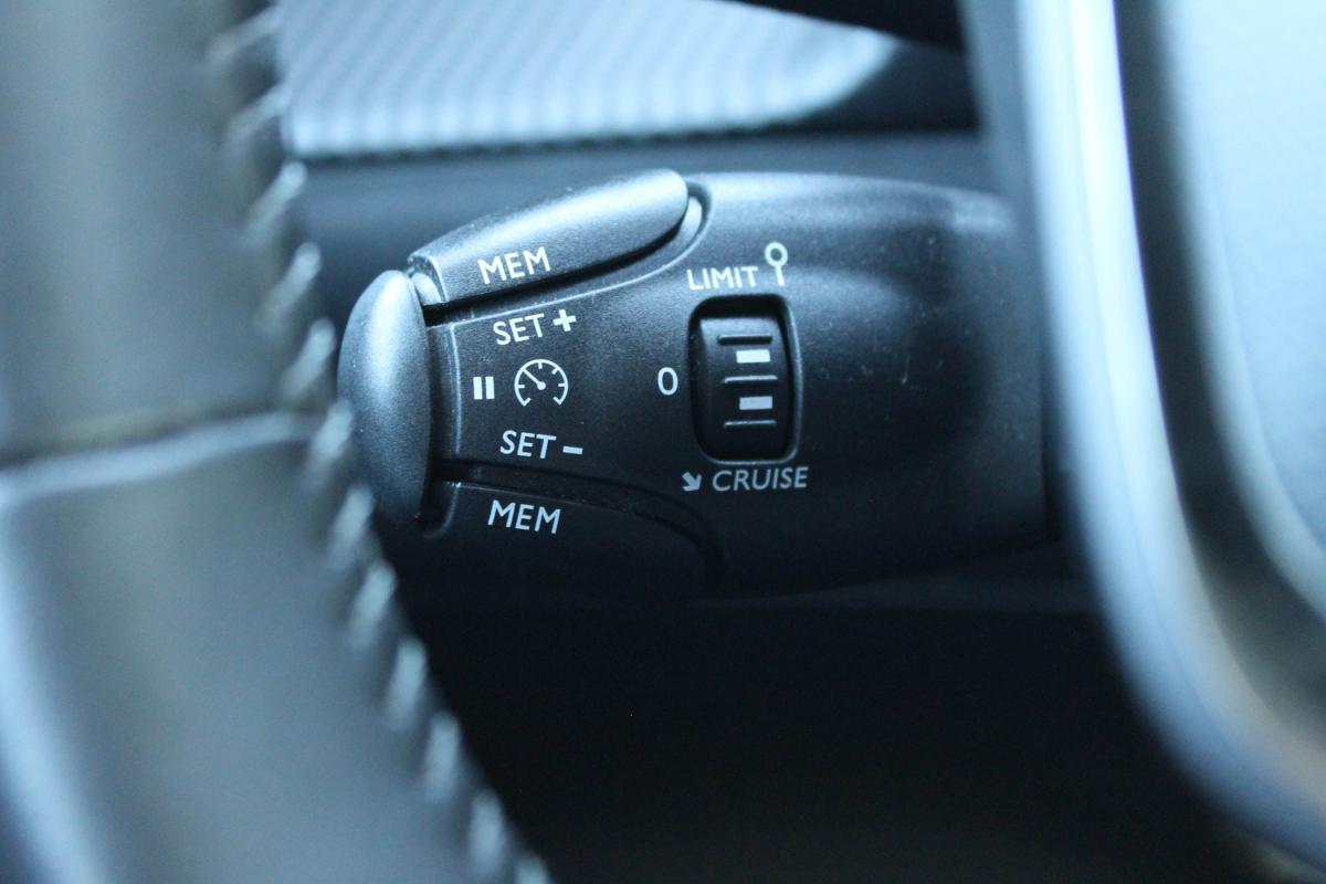 peugeot-2008-2021-gasolina-1199cc