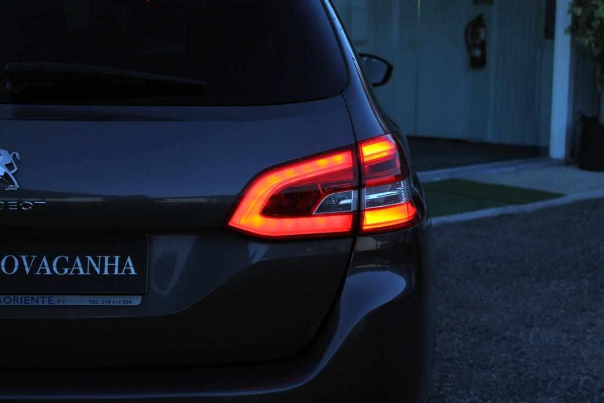 peugeot-308-sw-2021-diesel-1499cc