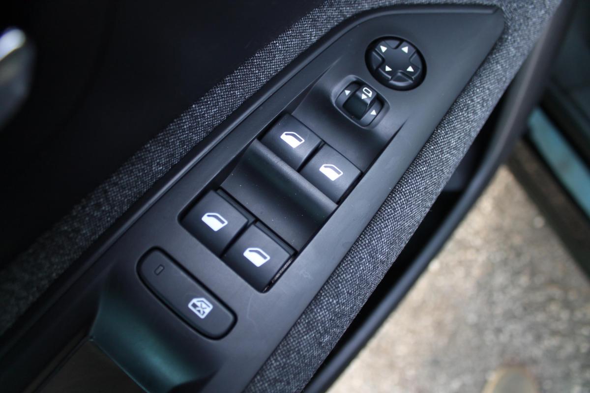 peugeot-3008-2017-diesel-1560cc