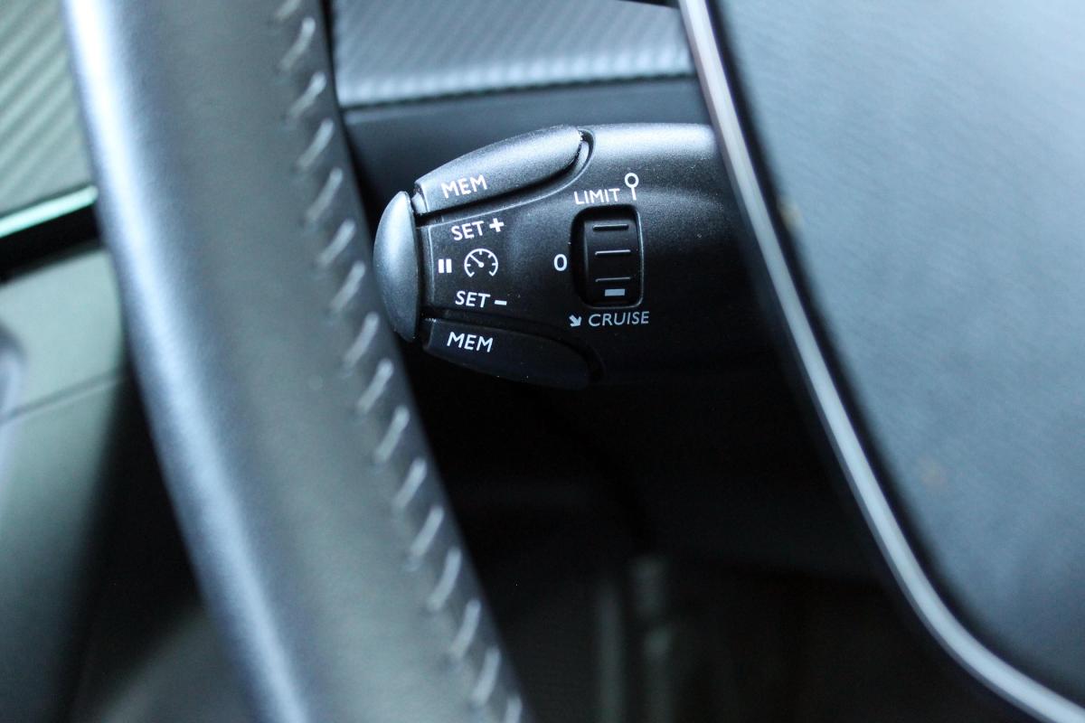 peugeot-2008-2023-eletrico-500cc