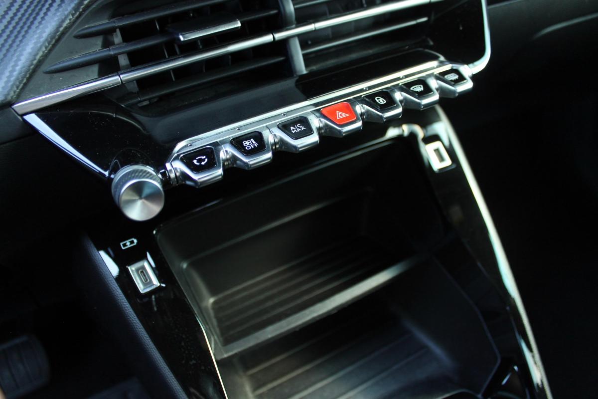 peugeot-2008-2023-eletrico-500cc