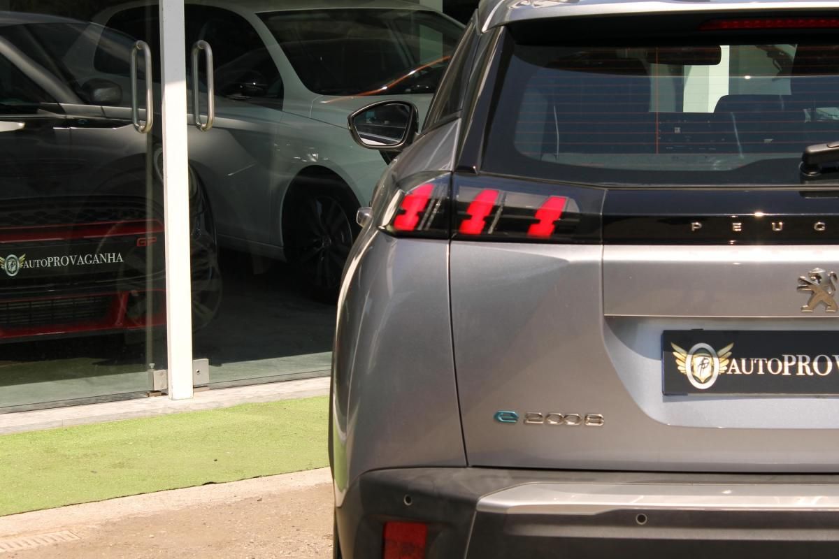 peugeot-2008-2023-eletrico-500cc
