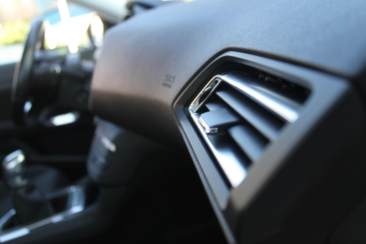peugeot-308-sw-2018-diesel-1560cc