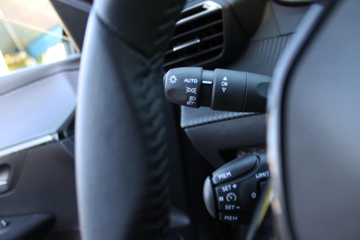 peugeot-208-2023-gasolina-1199cc