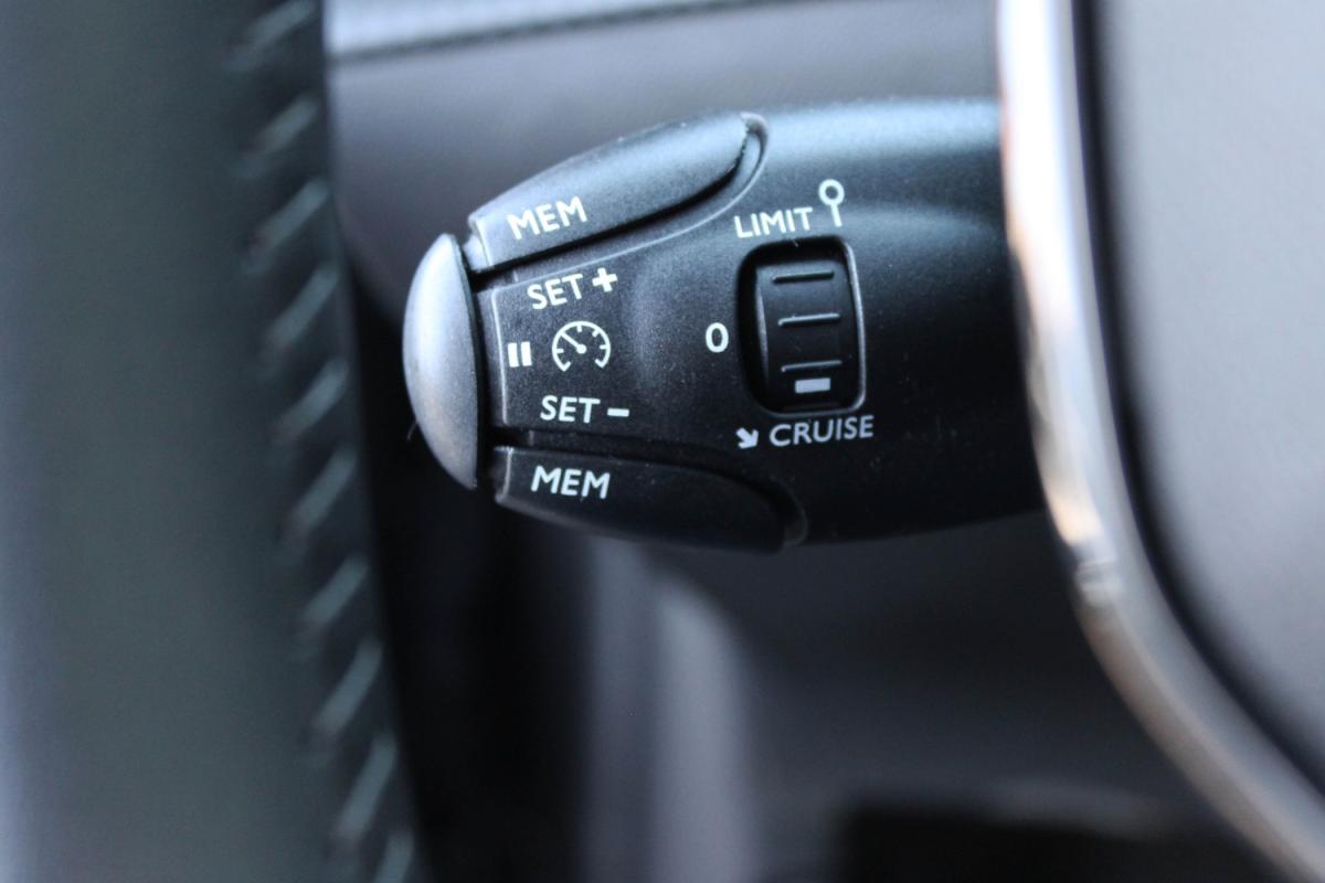 peugeot-208-2023-gasolina-1199cc