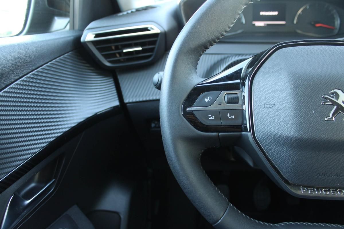 peugeot-208-2023-gasolina-1199cc