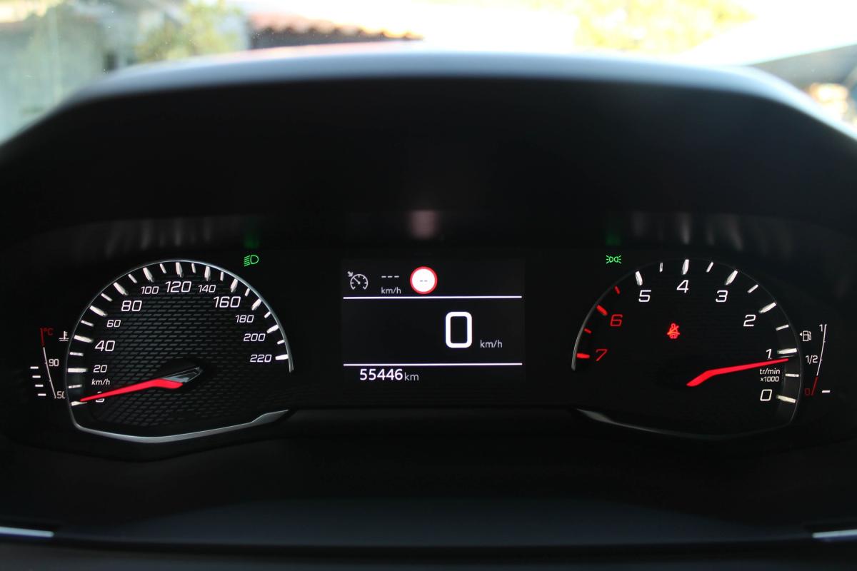 peugeot-208-2023-gasolina-1199cc