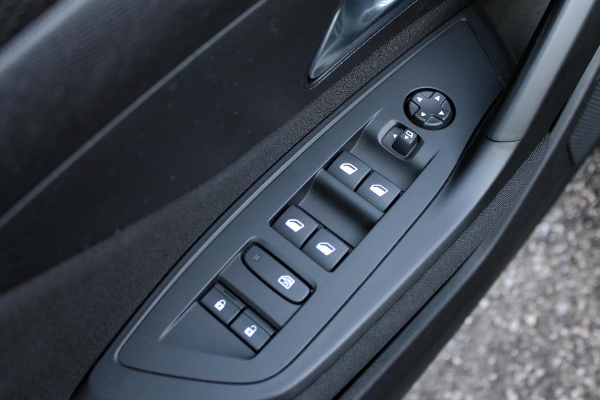 peugeot-308-2022-gasolina-1199cc