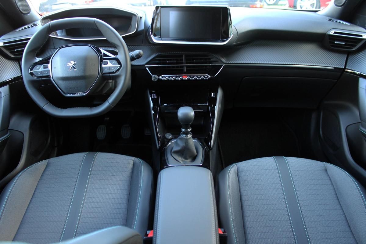 peugeot-2008-2023-gasolina-1199cc