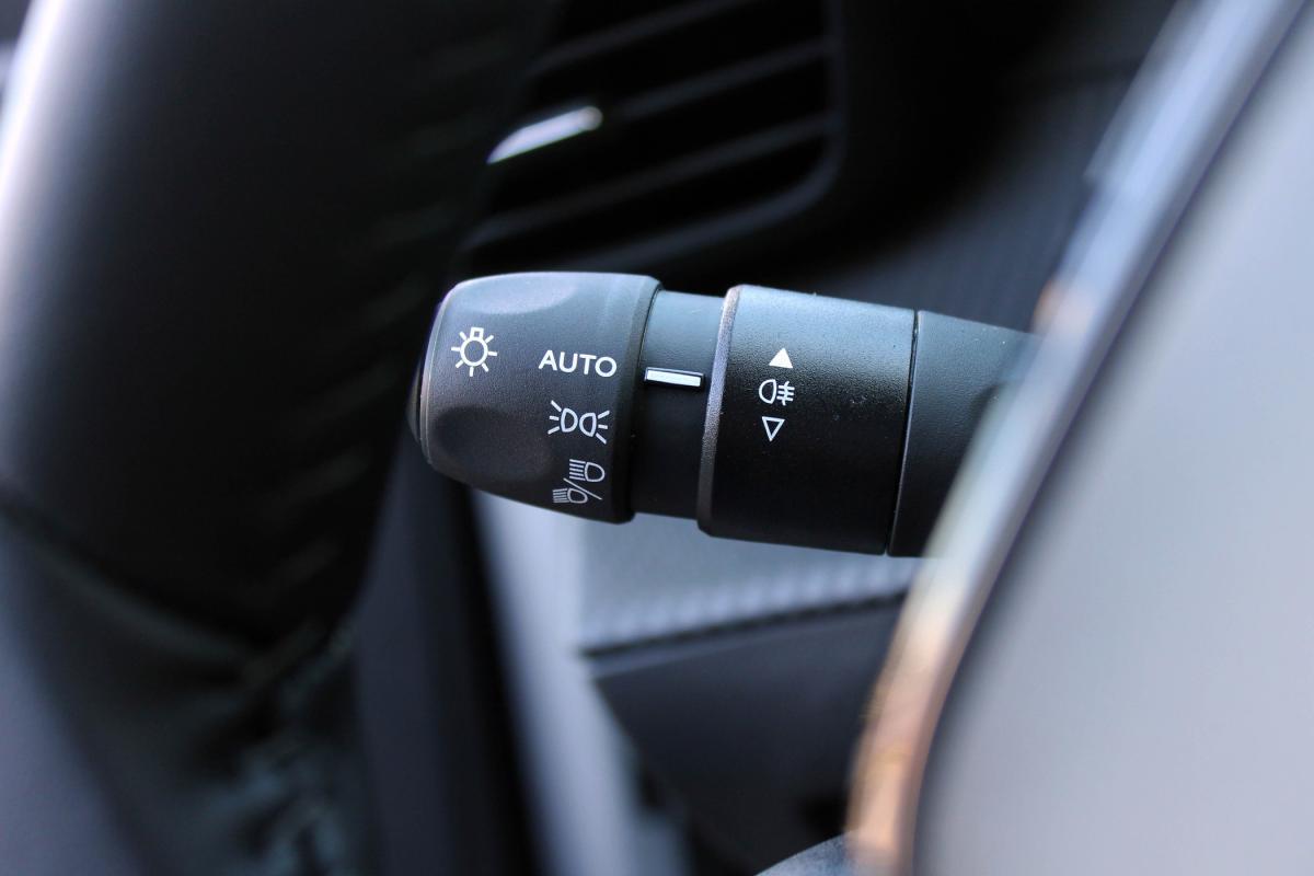 peugeot-2008-2023-gasolina-1199cc
