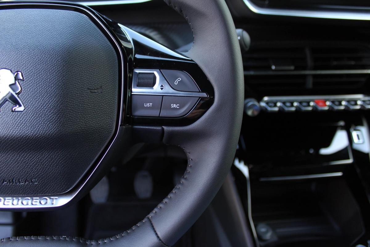 peugeot-2008-2023-gasolina-1199cc