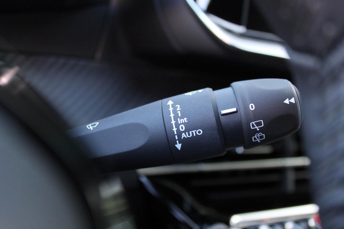 peugeot-2008-2023-gasolina-1199cc