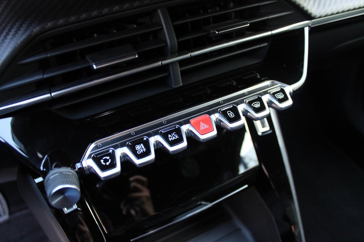 peugeot-2008-2023-gasolina-1199cc