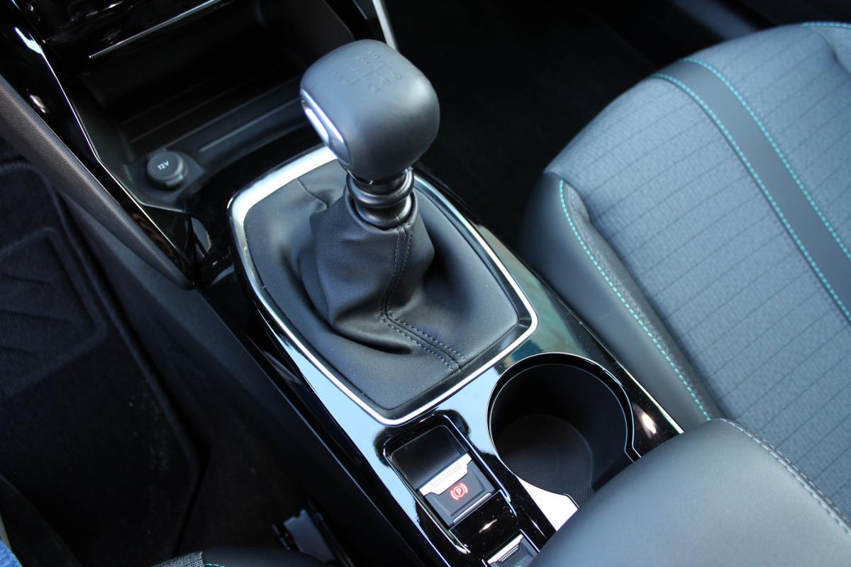 peugeot-2008-2023-gasolina-1199cc