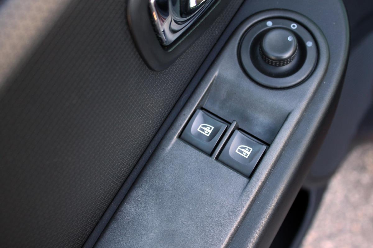 renault-clio-sport-tourer-2014-diesel-1461cc