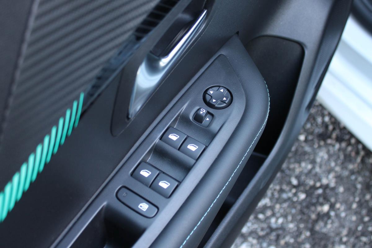 peugeot-208-2023-gasolina-1199cc