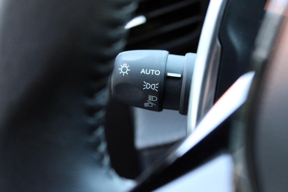 peugeot-208-2023-gasolina-1199cc