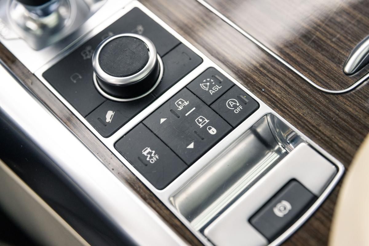 land-rover-range-rover-sport-2015-diesel-2993cc