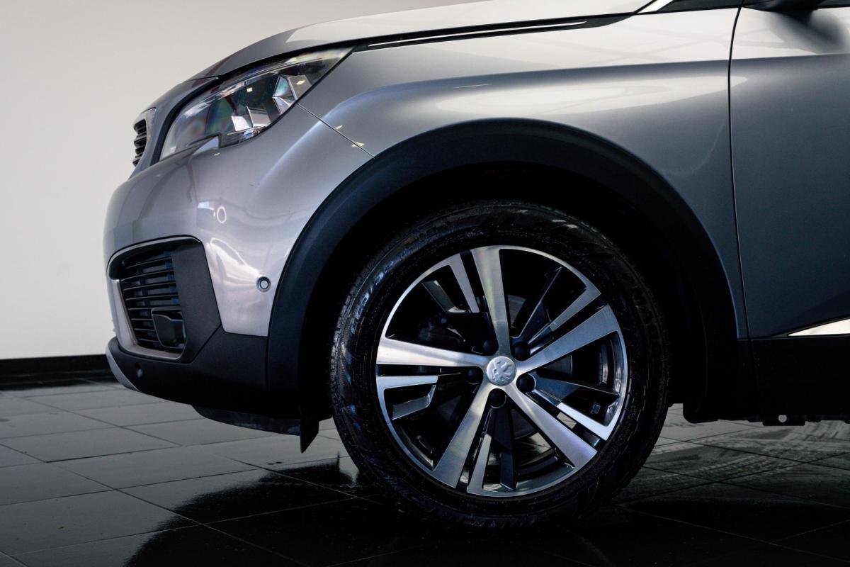peugeot-5008-2017-diesel-1560cc