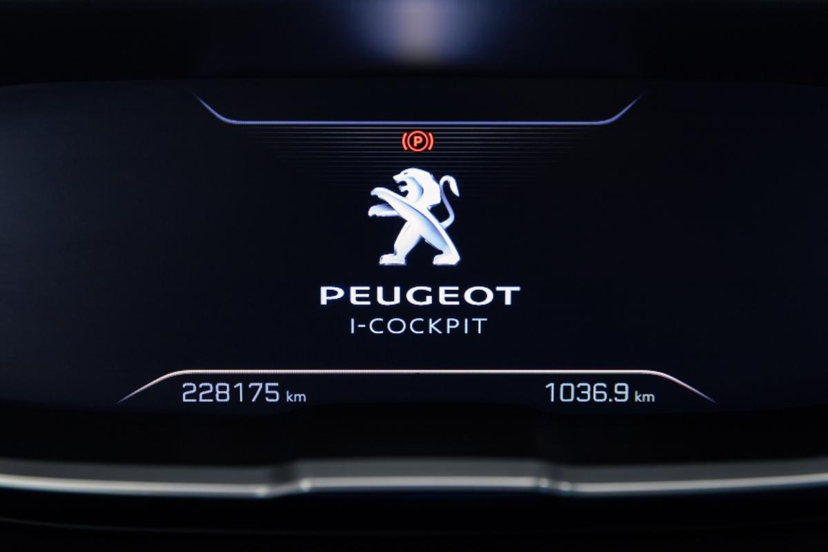 peugeot-5008-2017-diesel-1560cc