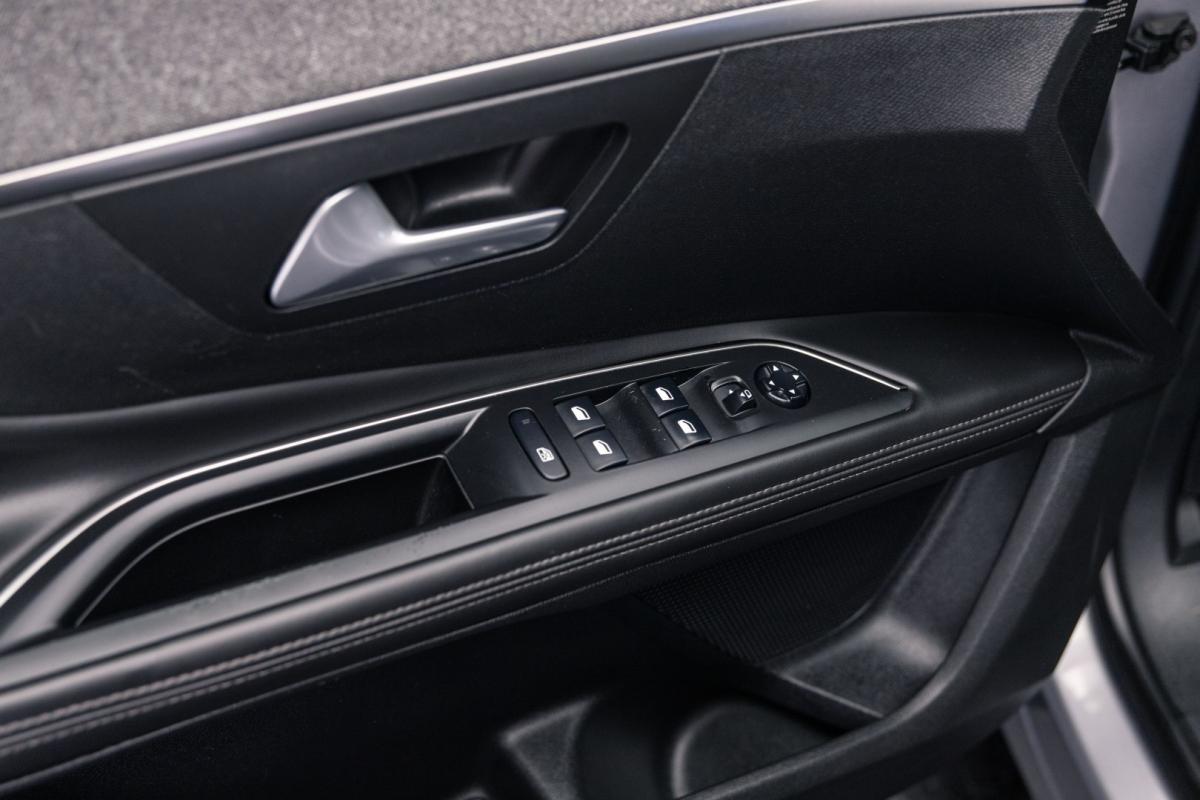 peugeot-5008-2017-diesel-1560cc
