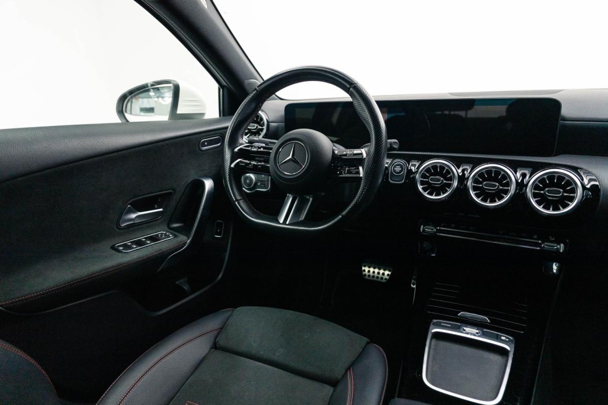 mercedes-benz-classe-a-2023-hibrido-1332cc