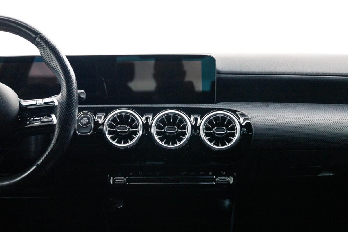 mercedes-benz-classe-a-2023-hibrido-1332cc