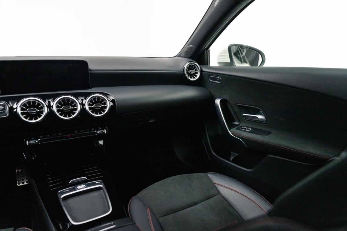 mercedes-benz-classe-a-2023-hibrido-1332cc