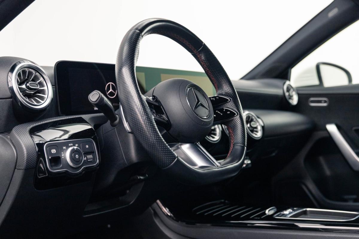 mercedes-benz-classe-a-2023-hibrido-1332cc