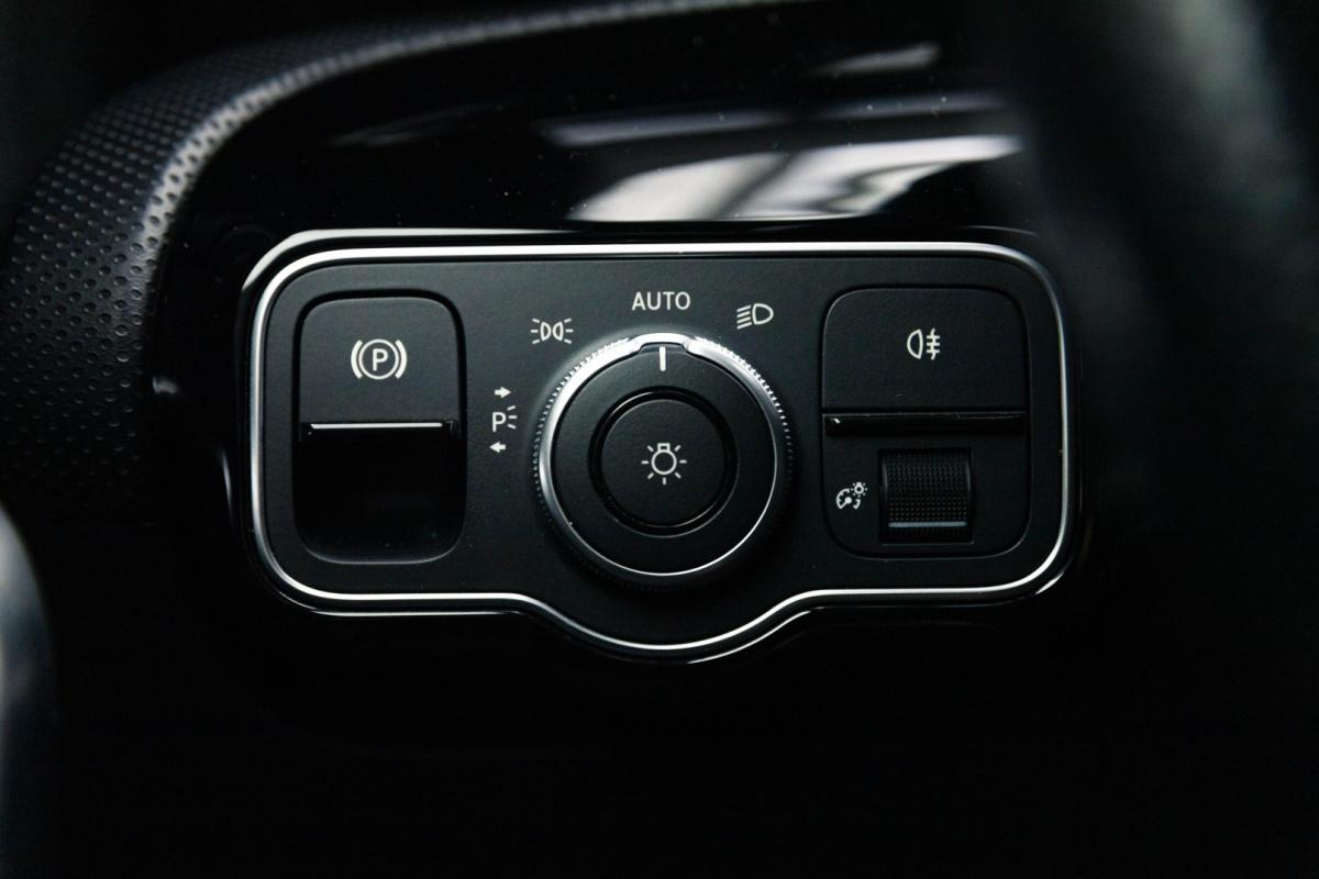 mercedes-benz-classe-a-2023-hibrido-1332cc