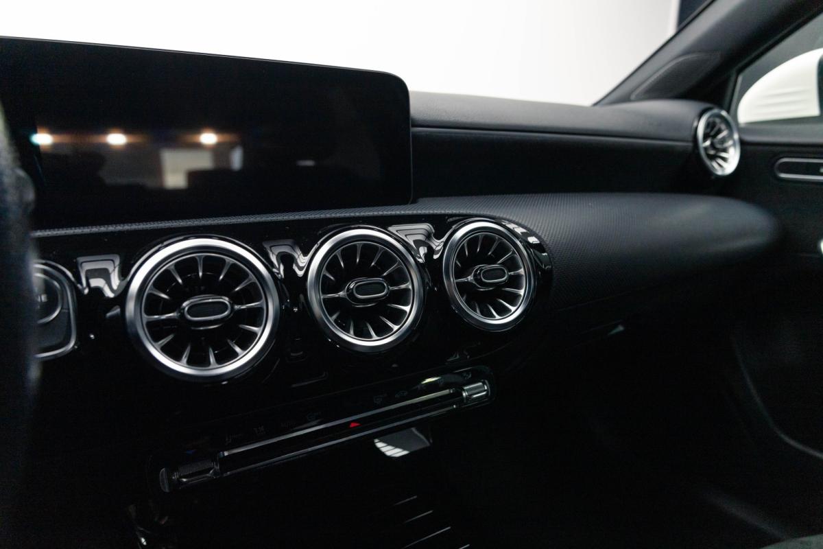 mercedes-benz-classe-a-2023-hibrido-1332cc