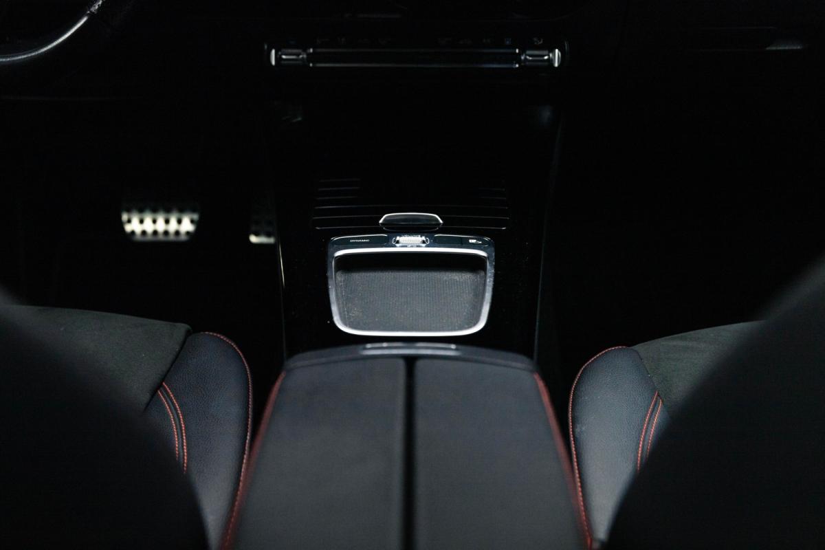 mercedes-benz-classe-a-2023-hibrido-1332cc