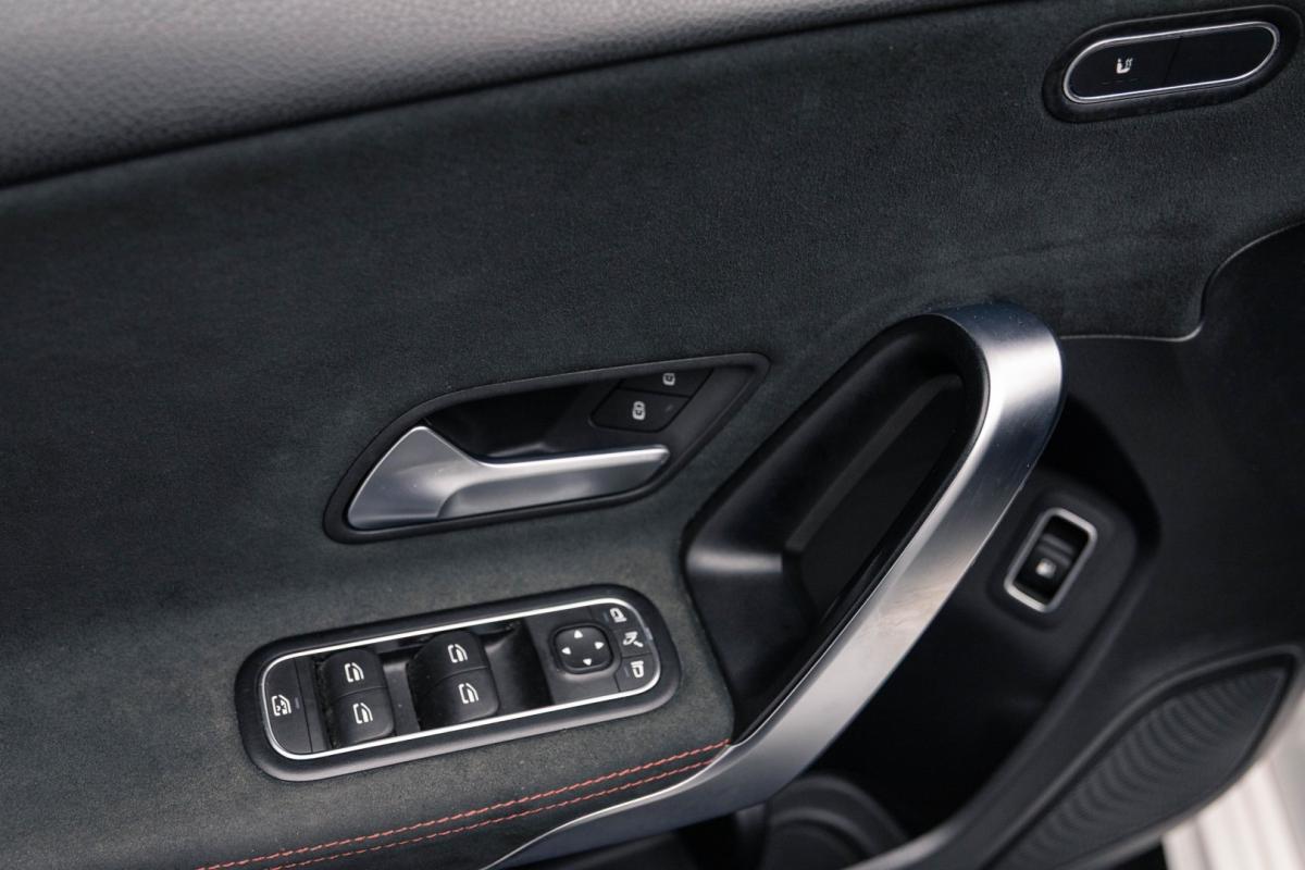 mercedes-benz-classe-a-2023-hibrido-1332cc