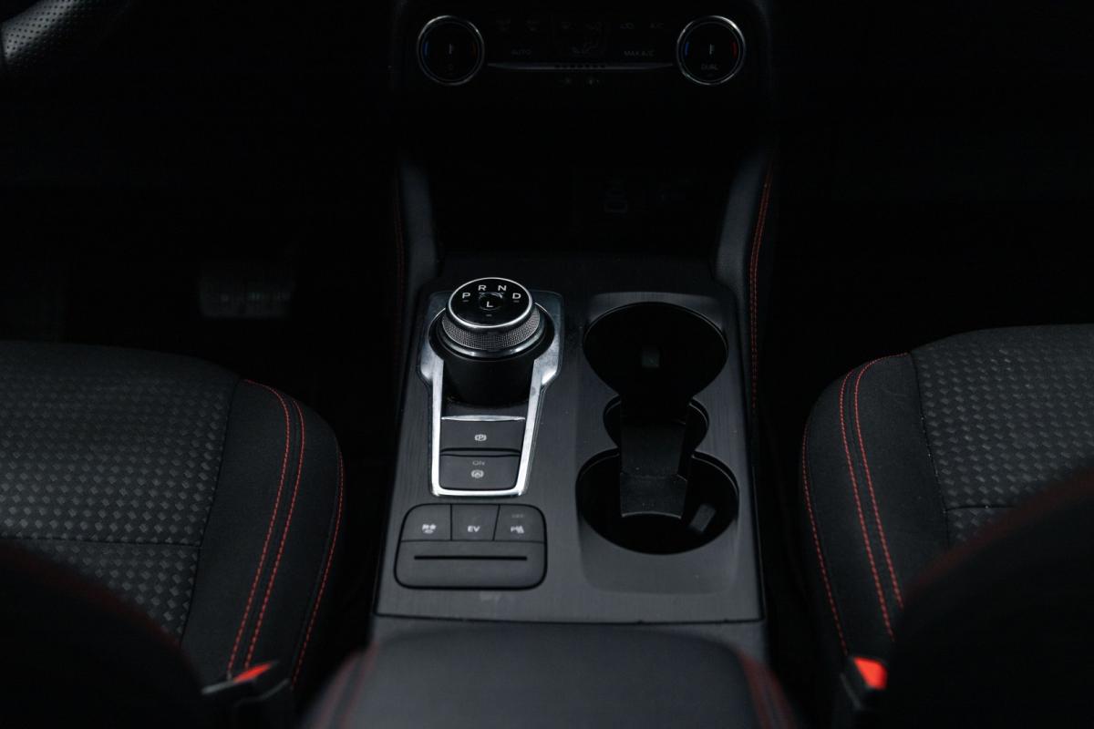 ford-kuga-2023-hibrido-2488cc