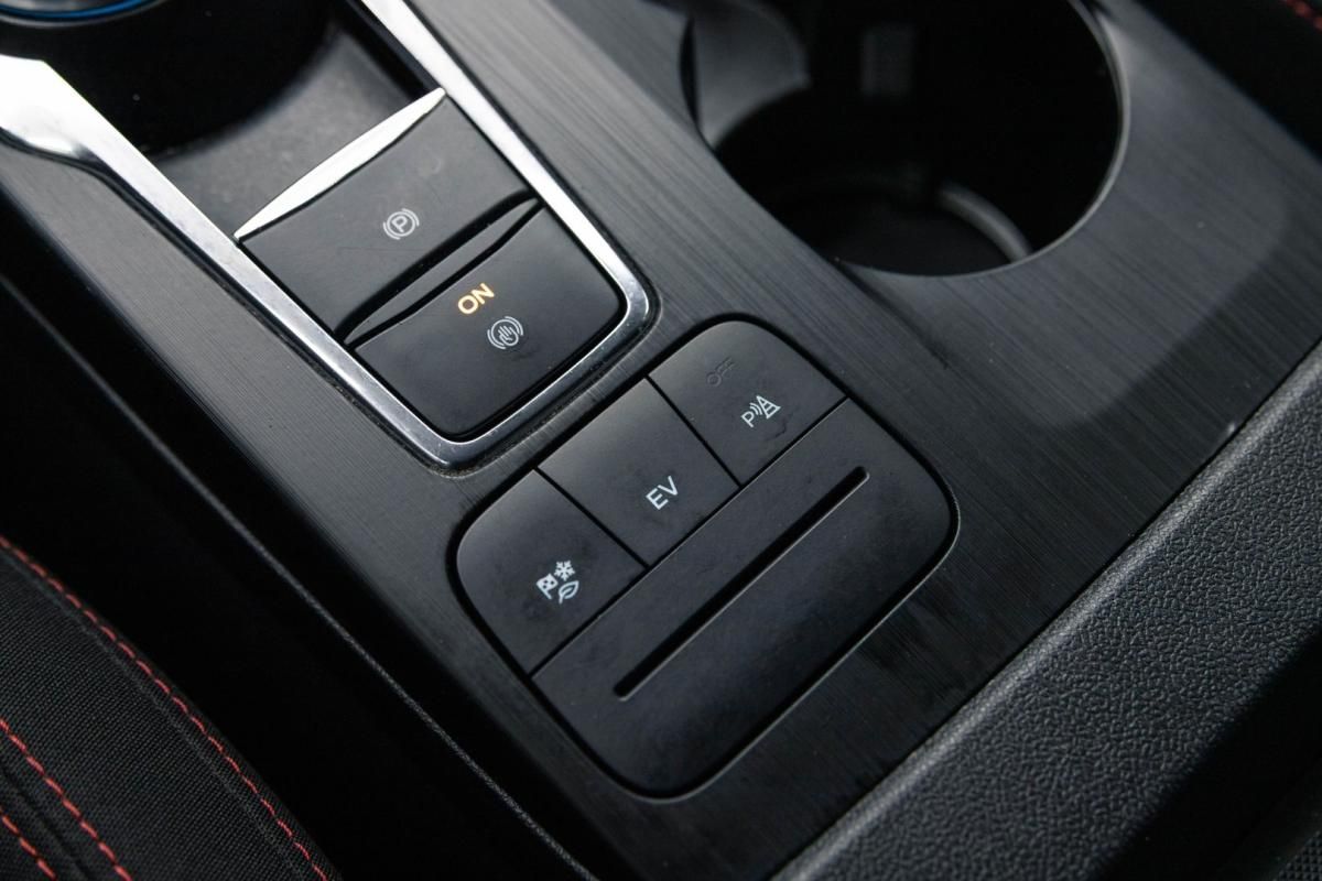 ford-kuga-2023-hibrido-2488cc