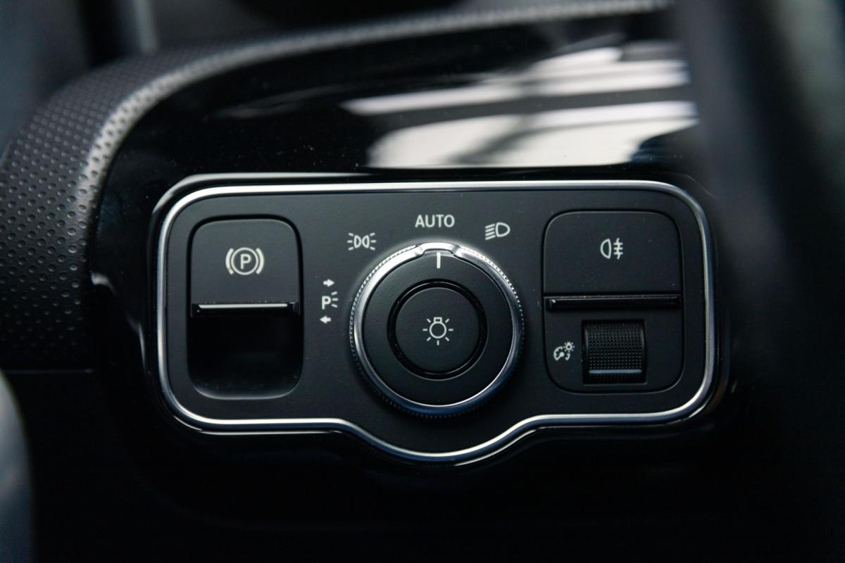 mercedes-benz-classe-a-2021-hibrido-1332cc