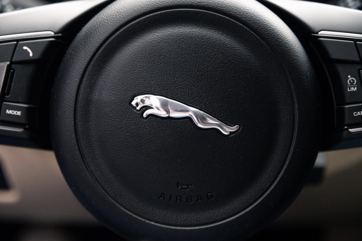 jaguar-xe-2015-diesel-1999cc