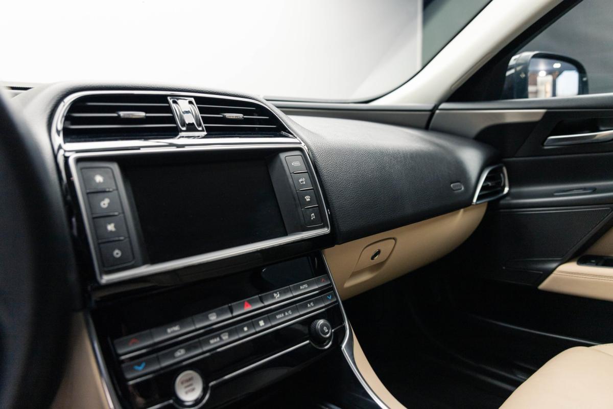 jaguar-xe-2015-diesel-1999cc
