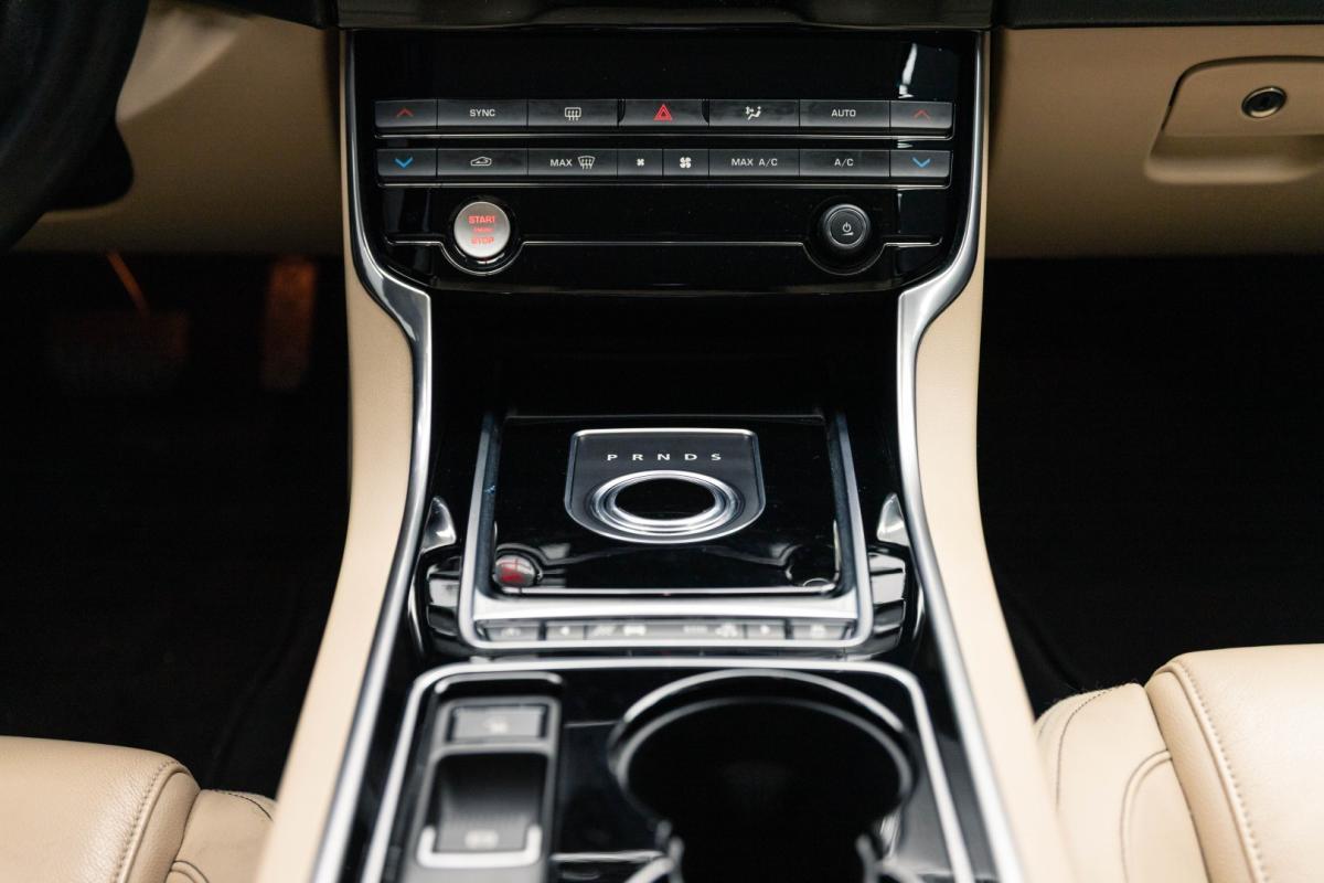 jaguar-xe-2015-diesel-1999cc