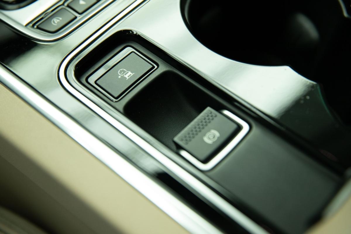 jaguar-xe-2015-diesel-1999cc