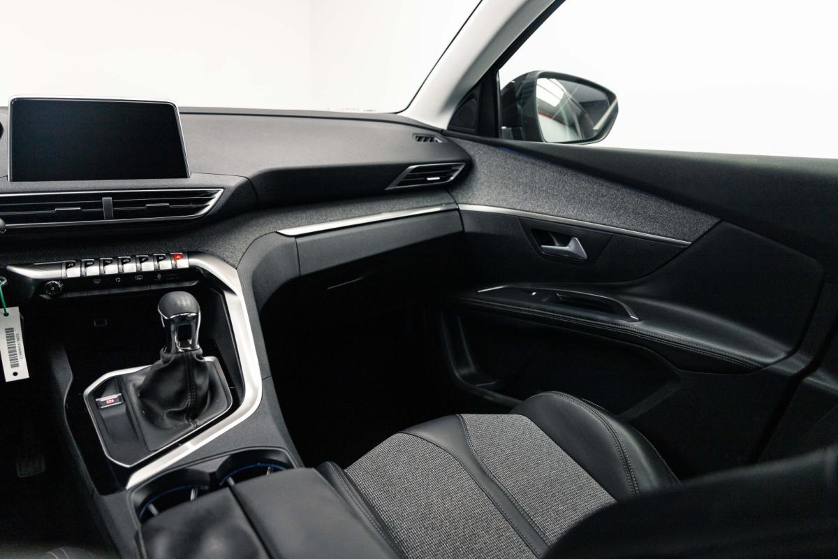 peugeot-5008-2018-diesel-1499cc