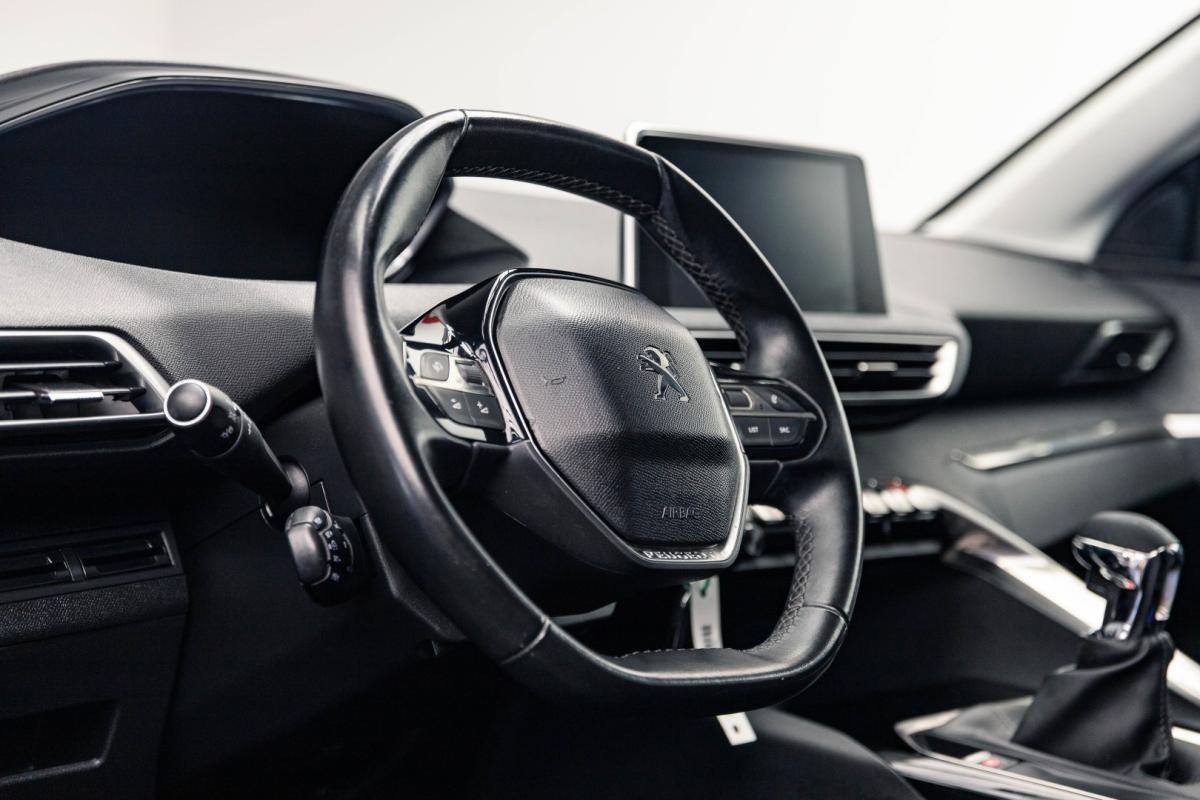 peugeot-5008-2018-diesel-1499cc