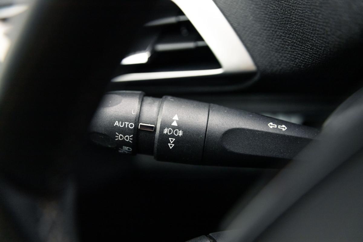 peugeot-5008-2018-diesel-1499cc