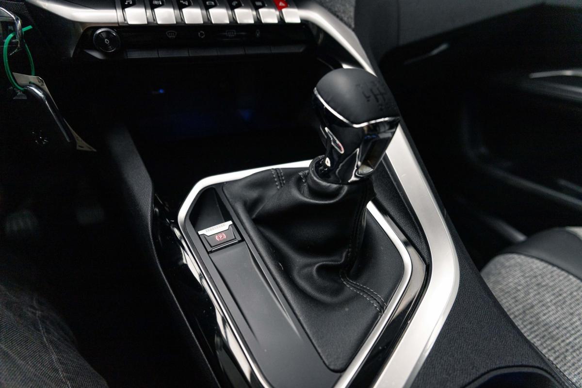 peugeot-5008-2018-diesel-1499cc
