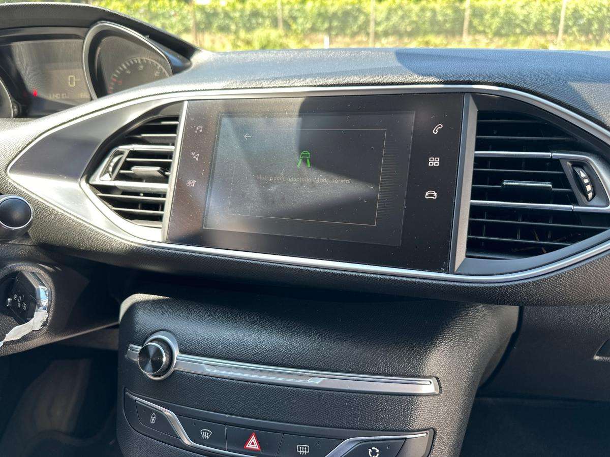 peugeot-308-sw-2018-diesel-1560cc